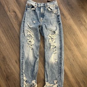 Distressed mom jean